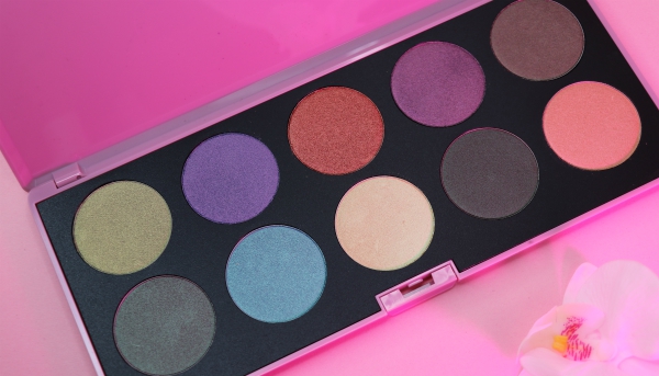 Duochrome eyeshadow palette by Neve Cosmetics